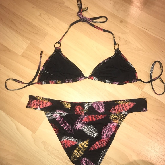 Radio Fiji bikini - Picture 2 of 3